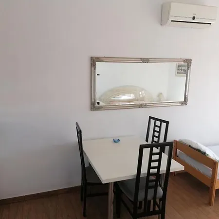 Jurkovi - With Balcony Apartmán Pirovac