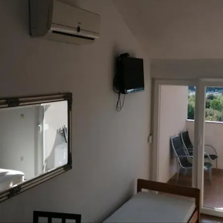 Jurkovi - With Balcony * Pirovac