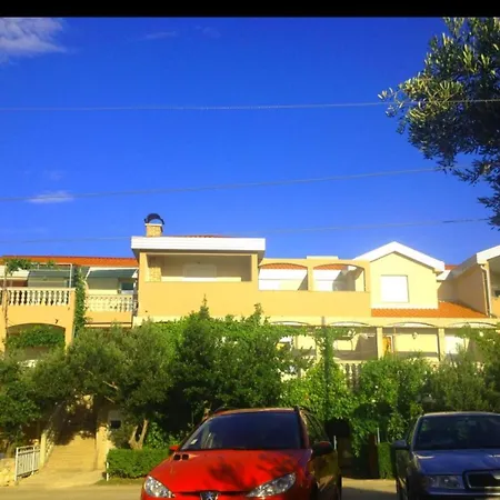 Jurkovi - With Balcony Apartmán Pirovac